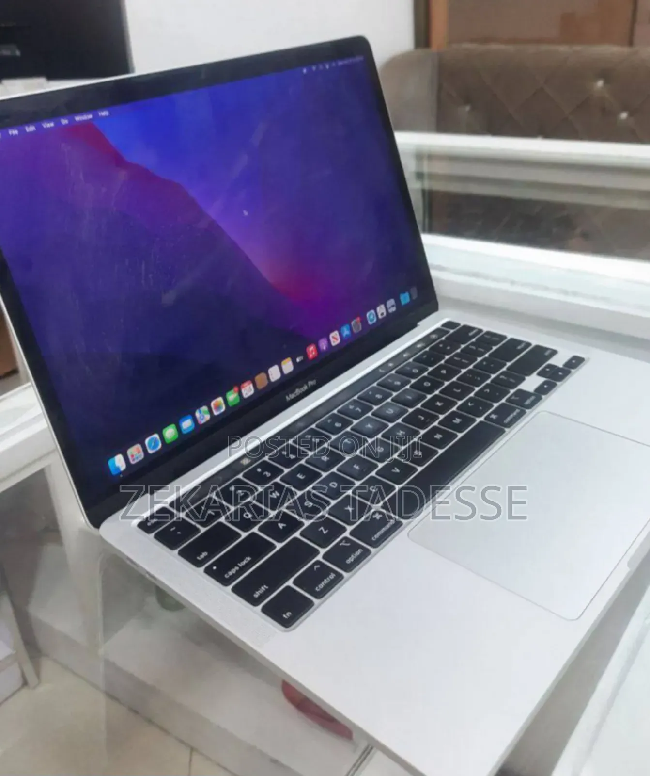 New Laptop Apple MacBook Pro 2020 8GB Intel Core i5 SSD 256GB