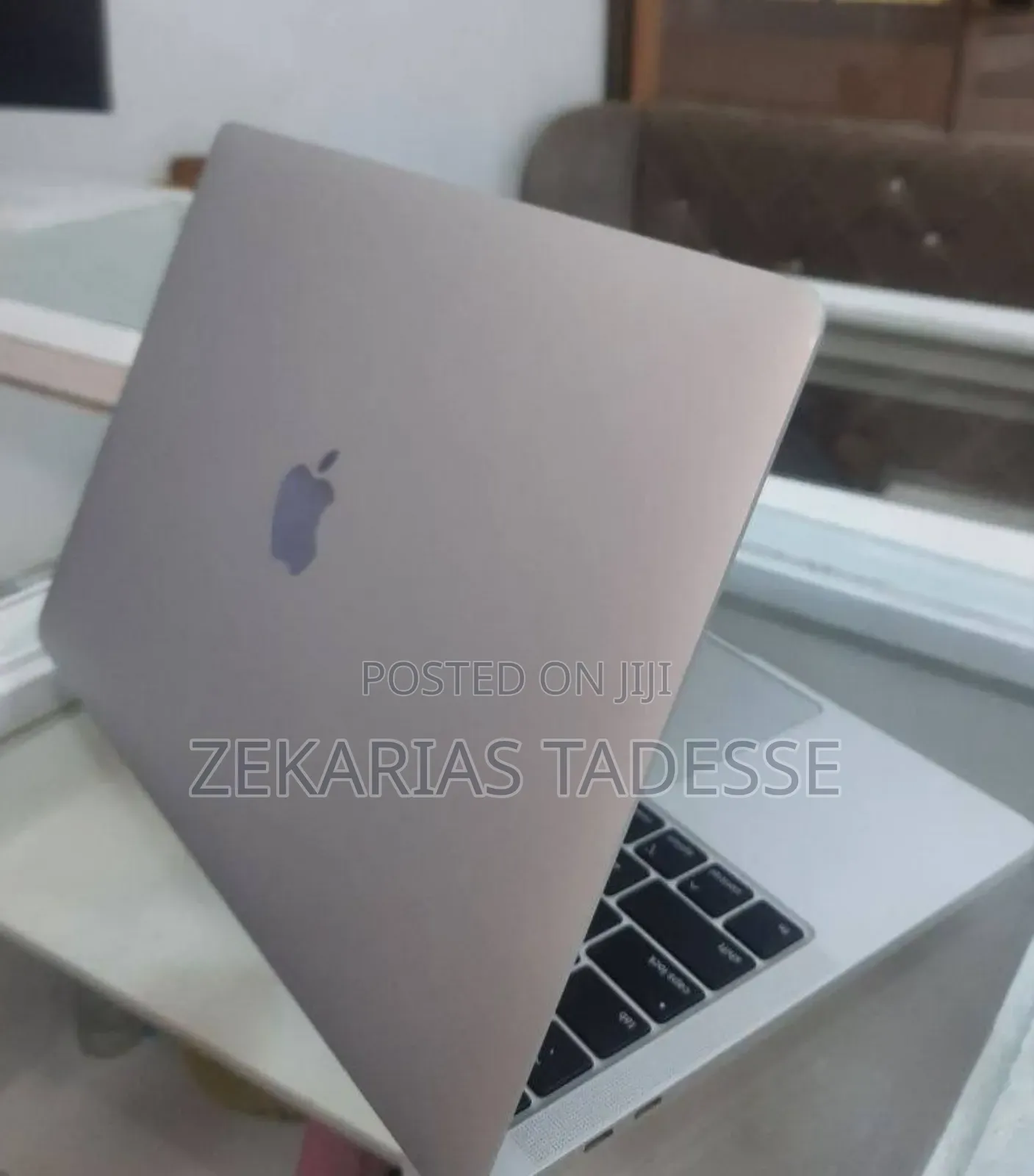 New Laptop Apple MacBook Pro 2020 8GB Intel Core i5 SSD 256GB