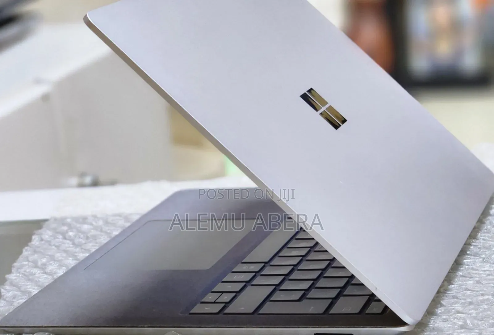 New Laptop Microsoft Surface 8GB Intel Core i5 SSD 512GB