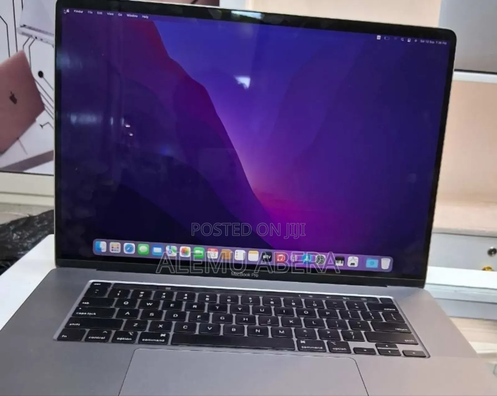 New Laptop Apple MacBook Pro 2019 32GB Intel Core i9 SSD 512GB