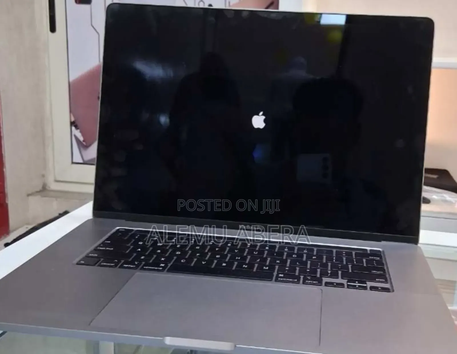 New Laptop Apple MacBook Pro 2019 32GB Intel Core i9 SSD 512GB