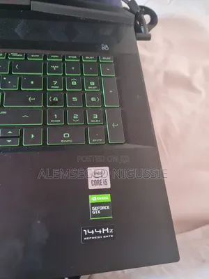 Laptop HP Pavilion 17 8GB Intel Core i5 HDD+SSD 512GB