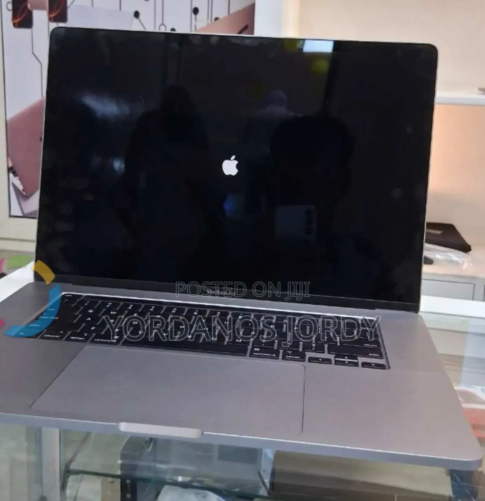 New Laptop Apple MacBook Pro 2019 32GB Intel Core i9 SSD 512GB