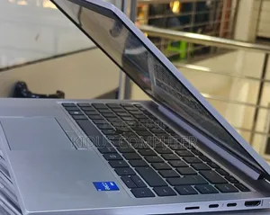 New Laptop HP EliteBook 830 G8 16GB Intel Core i5 SSD 512GB