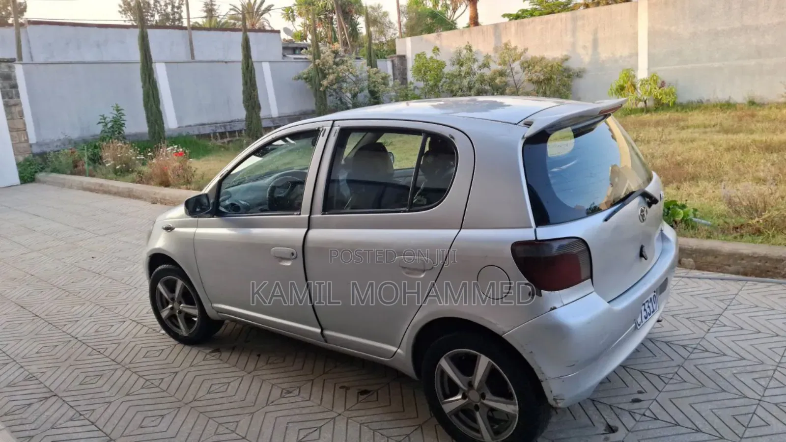 Toyota Vitz 2002 Silver