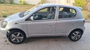 Toyota Vitz 2002 Silver