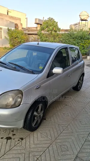 Toyota Vitz 2002 Silver