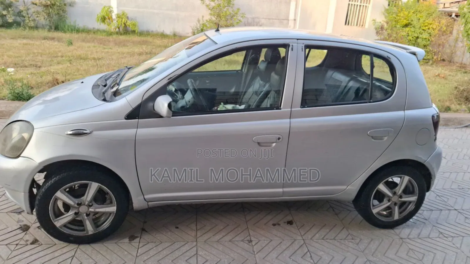 Toyota Vitz 2002 Silver