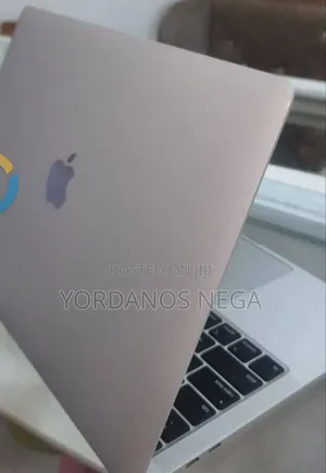 New Laptop Apple MacBook Pro 2020 8GB Intel Core i5 SSD 256GB