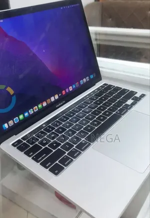 New Laptop Apple MacBook Pro 2020 8GB Intel Core i5 SSD 256GB