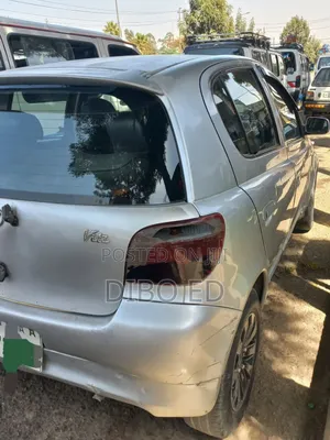 Toyota Vitz 2001 Silver