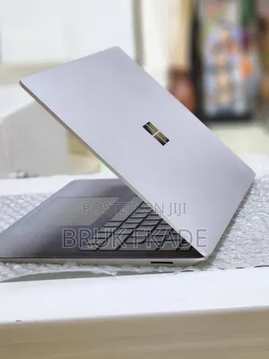 New Laptop Microsoft Surface 8GB Intel Core i5 SSD 512GB