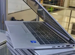 New Laptop HP EliteBook 830 G8 16GB Intel Core i5 SSD 512GB