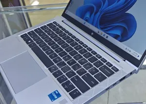 New Laptop HP EliteBook 830 G8 16GB Intel Core i7 SSD 512GB
