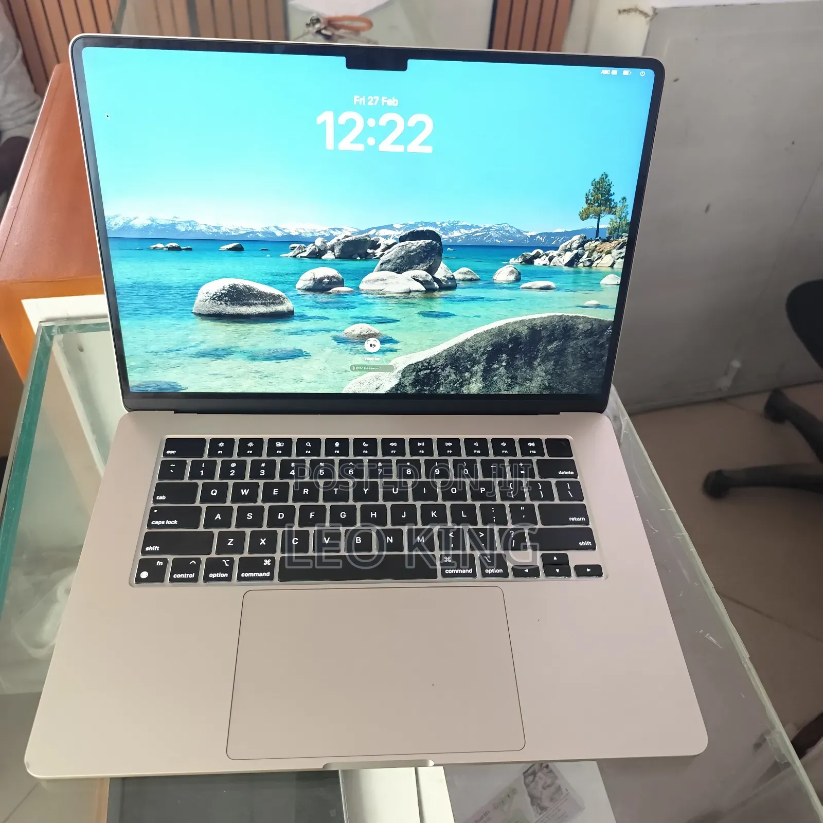 New Laptop Apple MacBook Air 2024 M3 15-inch 8GB Apple M3 SSD 256GB