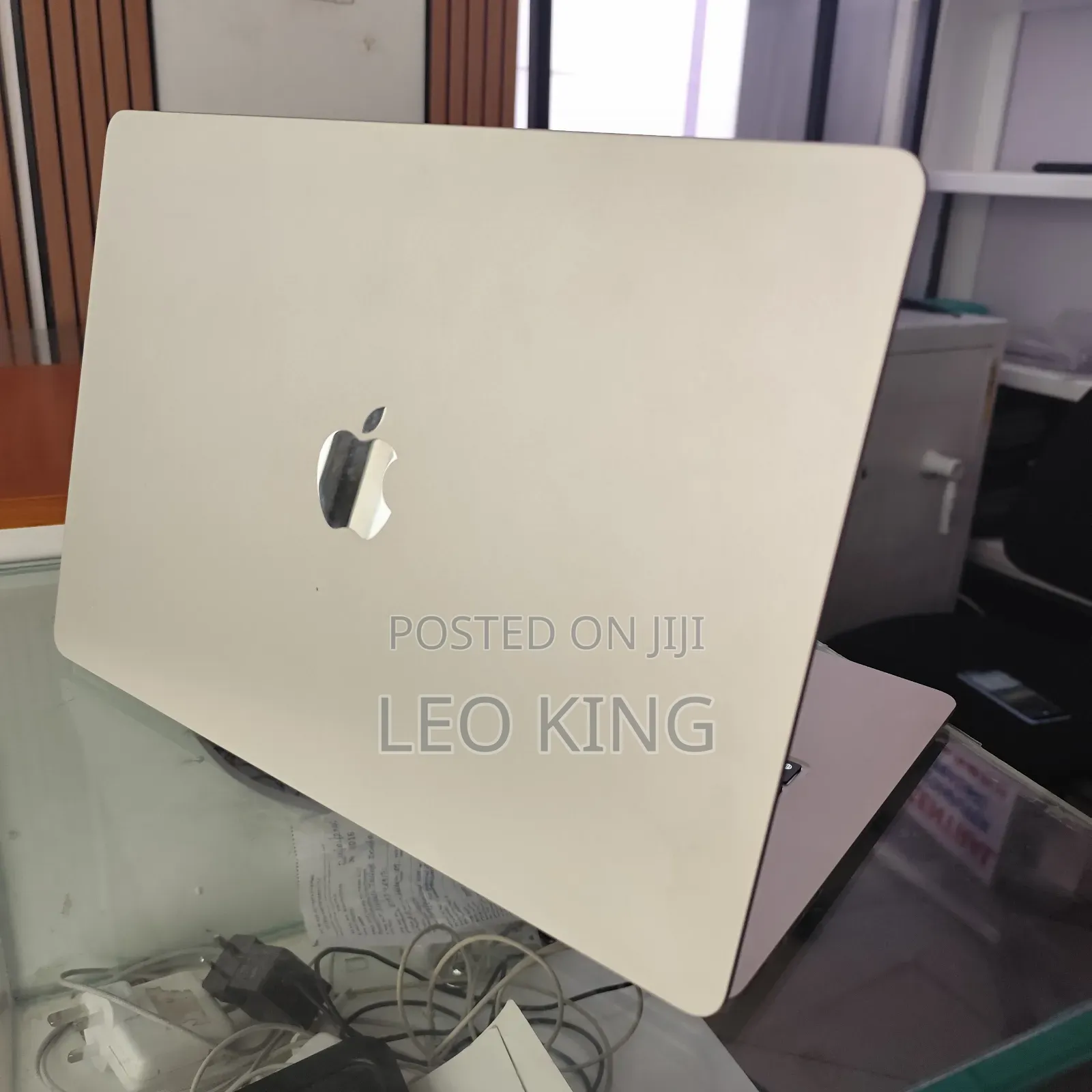 New Laptop Apple MacBook Air 2024 M3 15-inch 8GB Apple M3 SSD 256GB