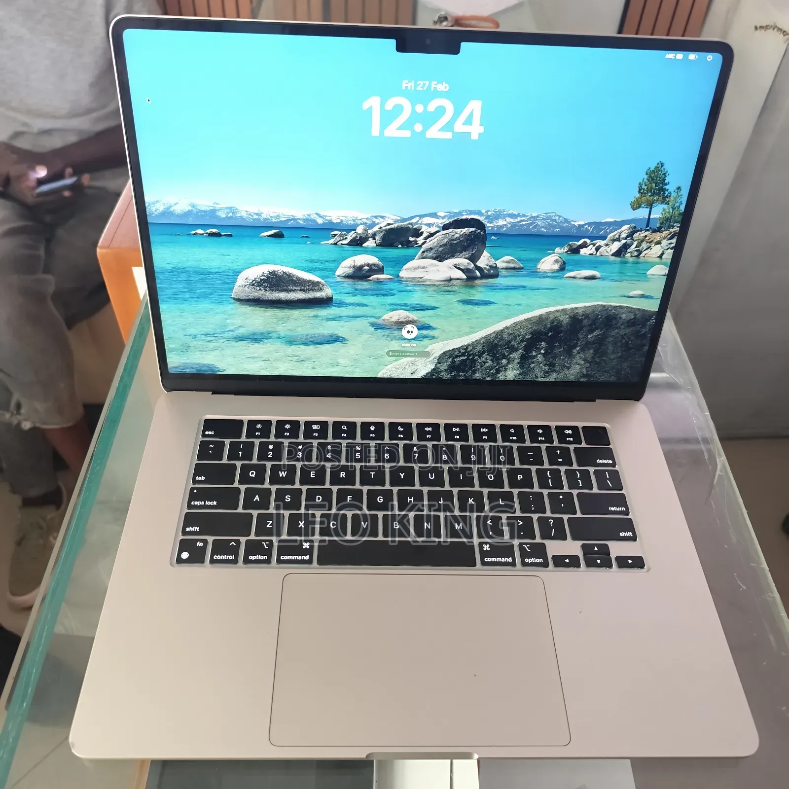 New Laptop Apple MacBook Air 2024 M3 15-inch 8GB Apple M3 SSD 256GB