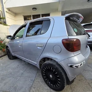 Toyota Vitz 2004 Silver