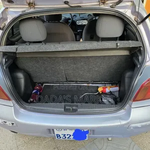 Toyota Vitz 2004 Silver