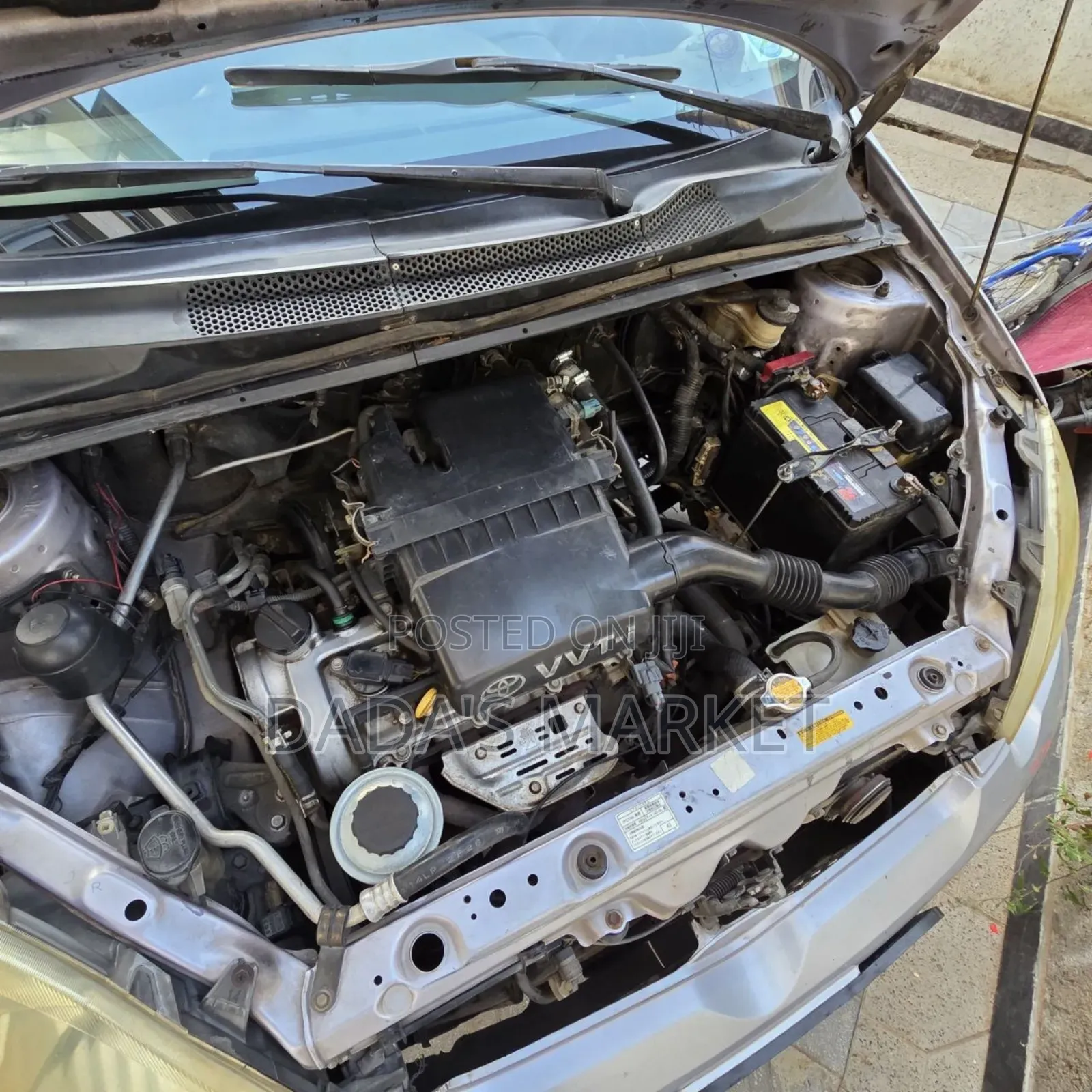 Toyota Vitz 2004 Silver