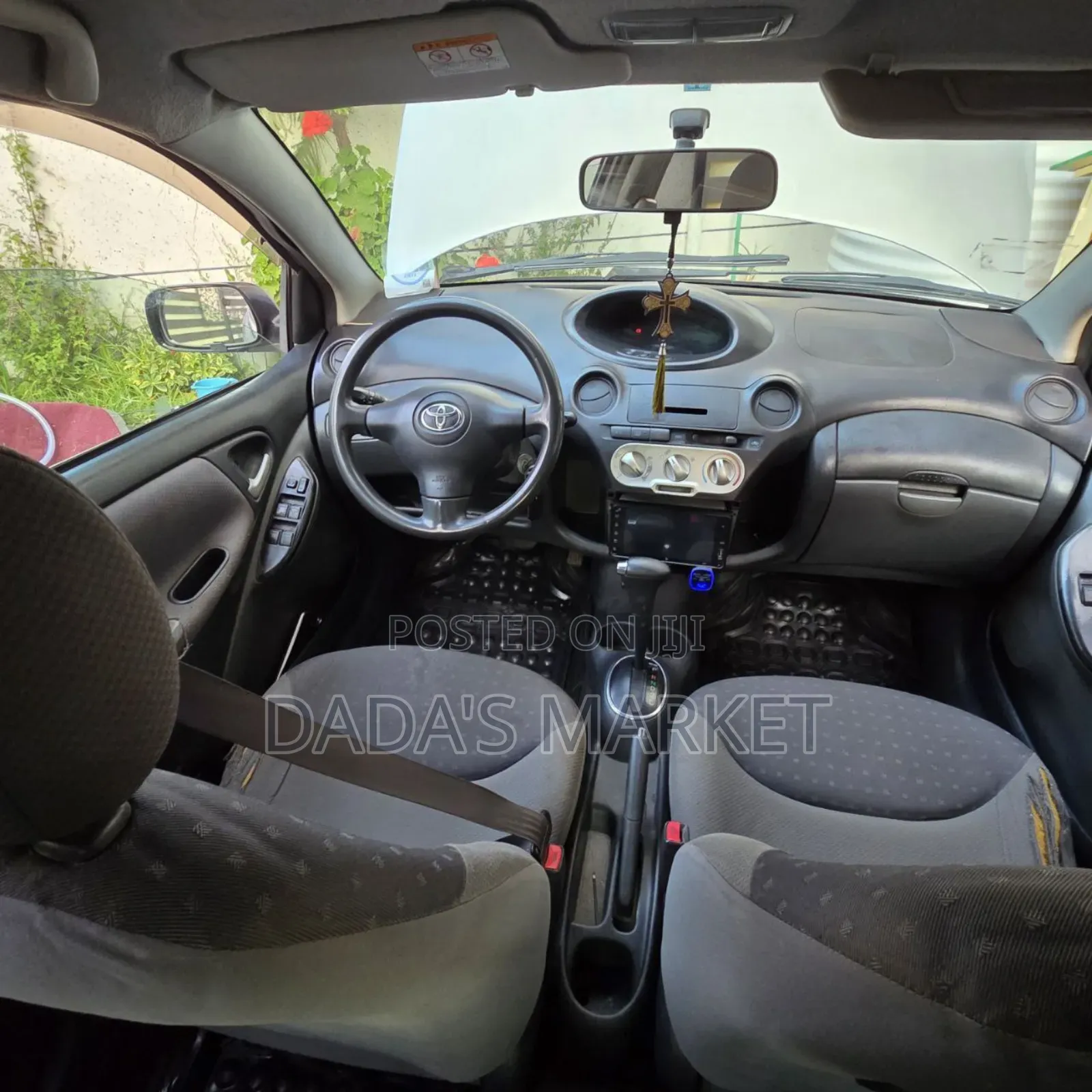 Toyota Vitz 2004 Silver