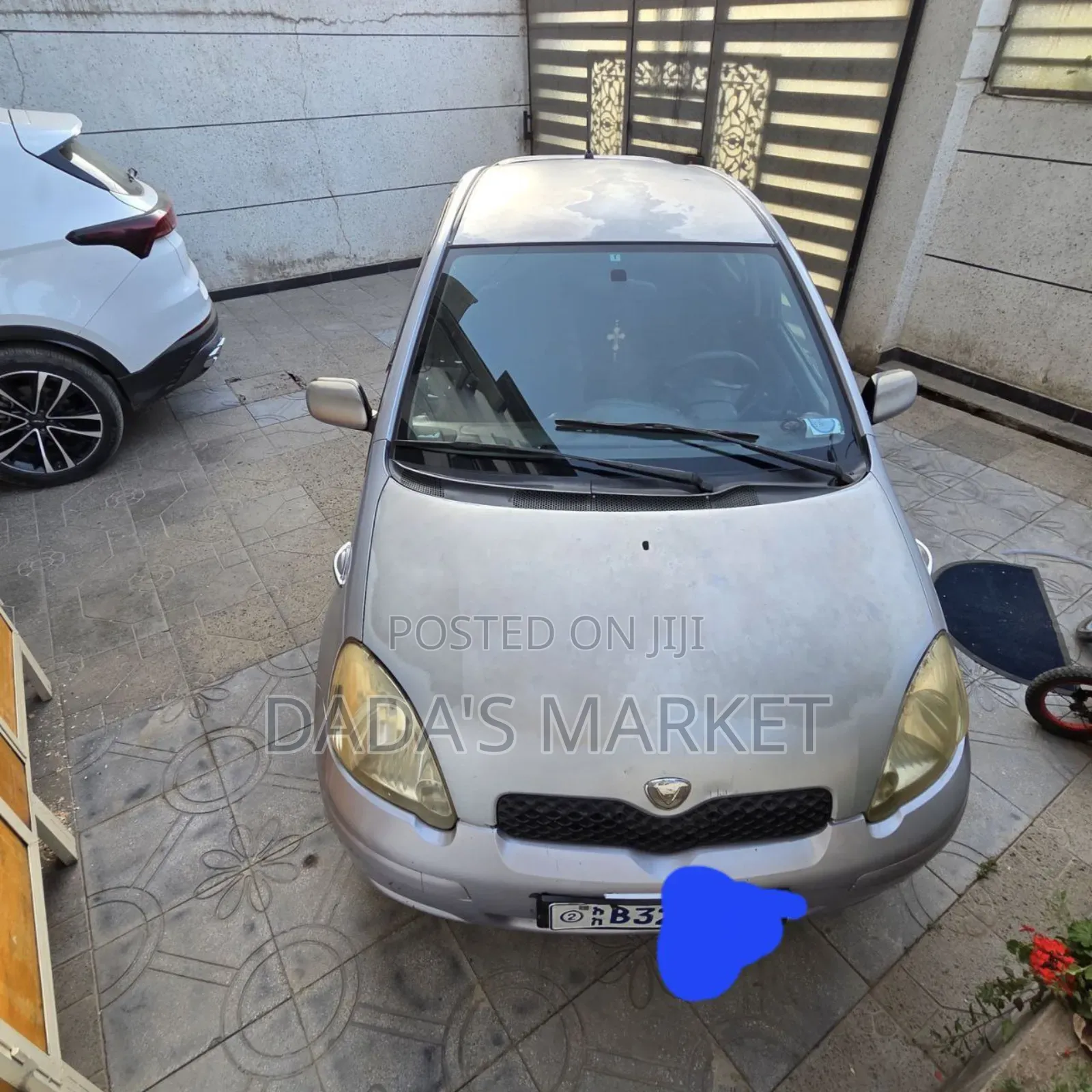 Toyota Vitz 2004 Silver