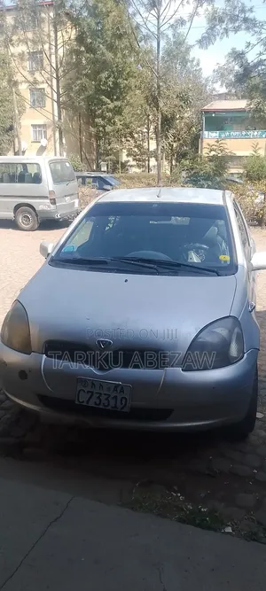 Toyota Vitz 2002 Silver