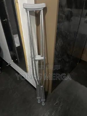 Padded Top, Padded Handgrip and Rubber Tip Crutches.