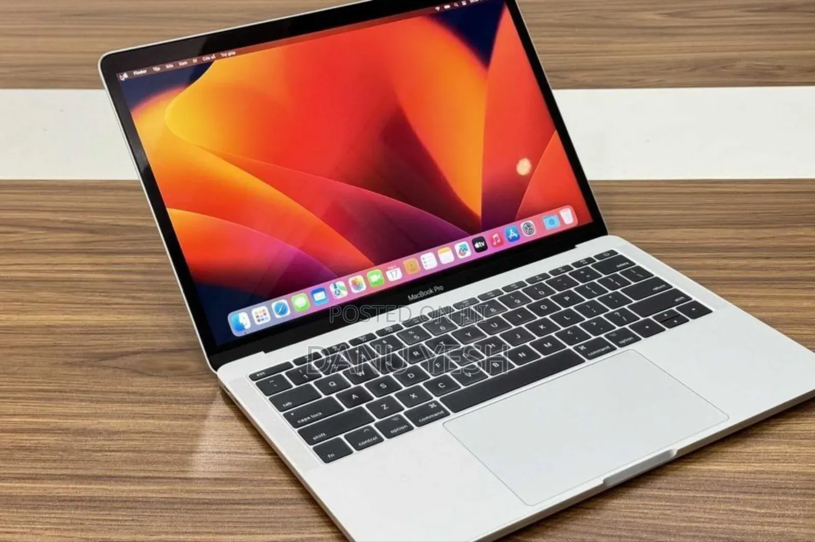 New Laptop Apple MacBook Pro 2017 16GB Intel Core i7 SSD 256GB