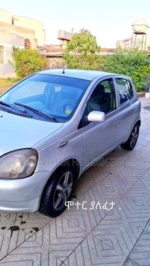 Toyota Vitz 2002 Silver