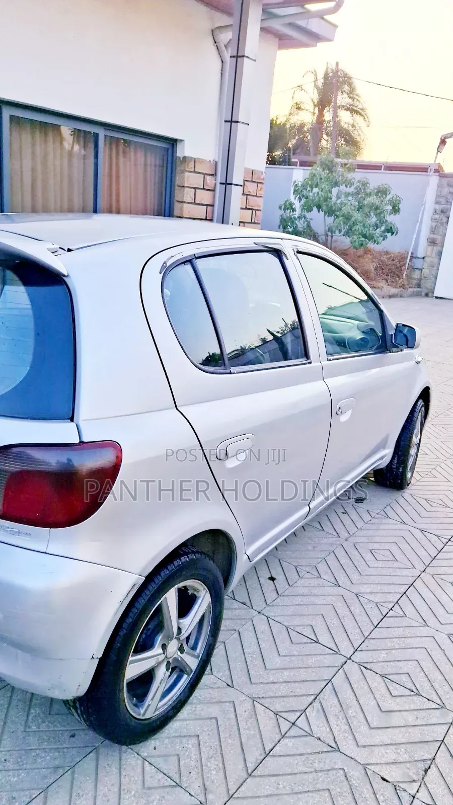 Toyota Vitz 2002 Silver