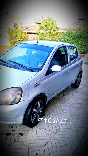 Toyota Vitz 2002 Silver
