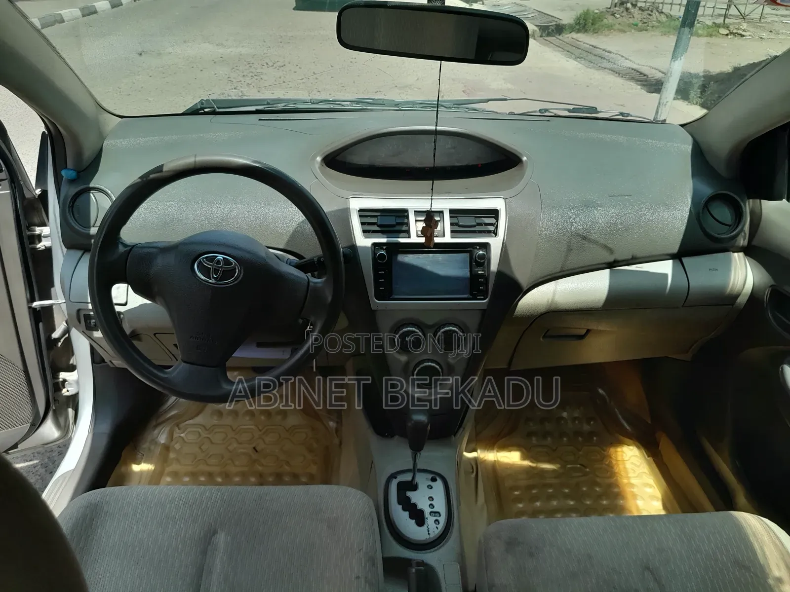 Toyota Yaris 2010 Silver