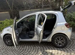Toyota Vitz 1999 Silver