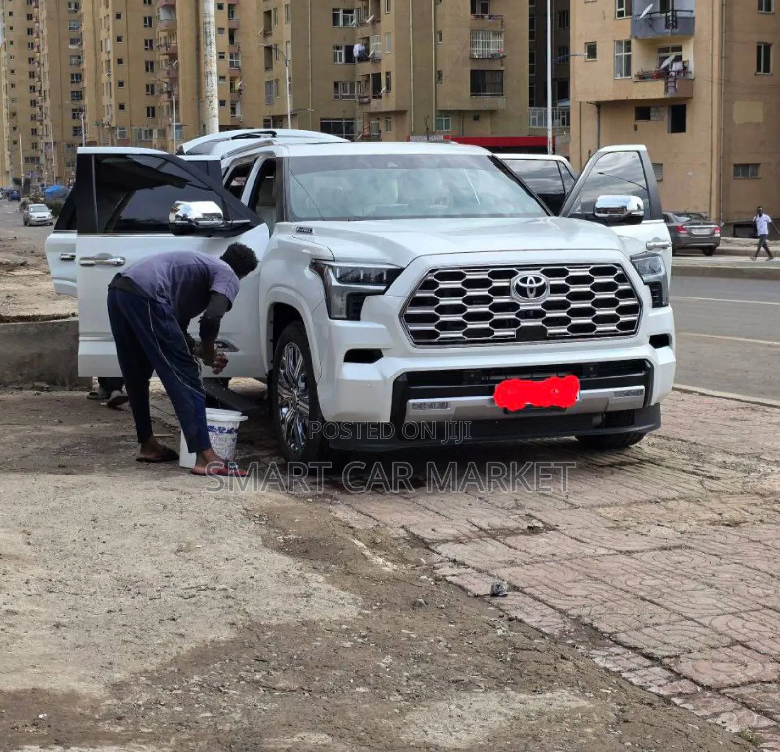 Toyota Sequoia Platinum 4WD 2024 White