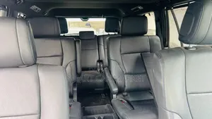 Toyota Sequoia Platinum 4WD 2024 White