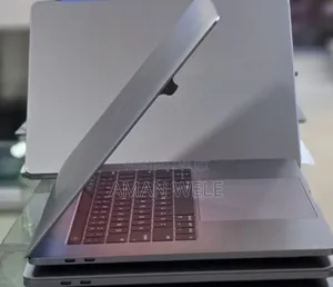 New Laptop Apple MacBook Pro 2017 16GB Intel Core i7 SSD 512GB