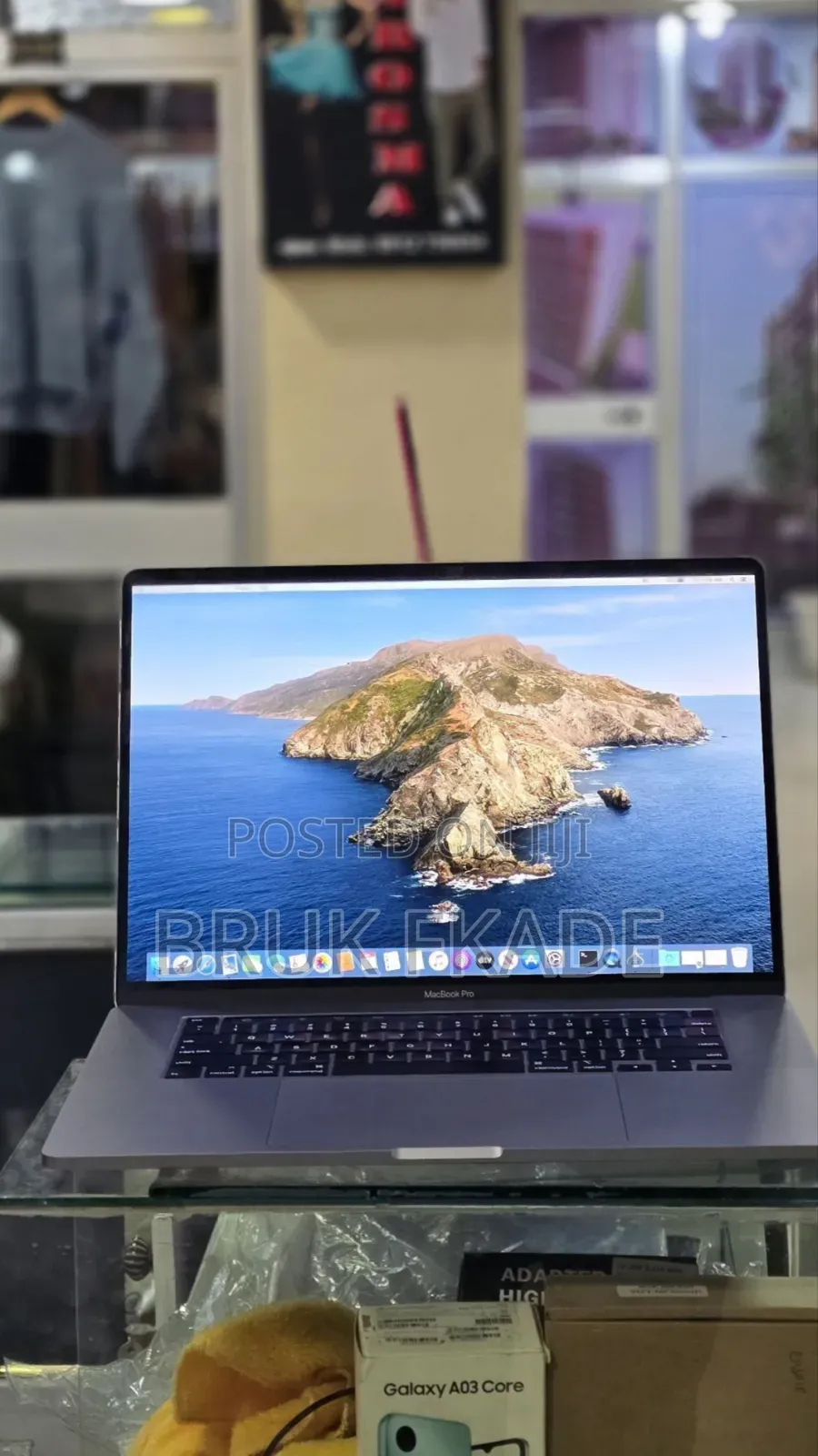 New Laptop Apple MacBook Pro 2019 16GB Intel Core i7 SSD 512GB