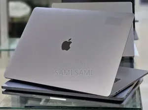 New Laptop Apple MacBook Pro 2017 16GB Intel Core i7 SSD 512GB