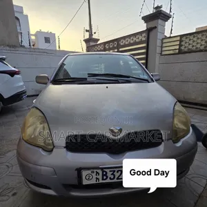 Toyota Vitz 2004 Silver