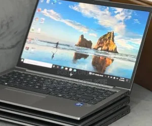 New Laptop HP ZBook Firefly G8 16GB Intel Core i7 SSD 512GB