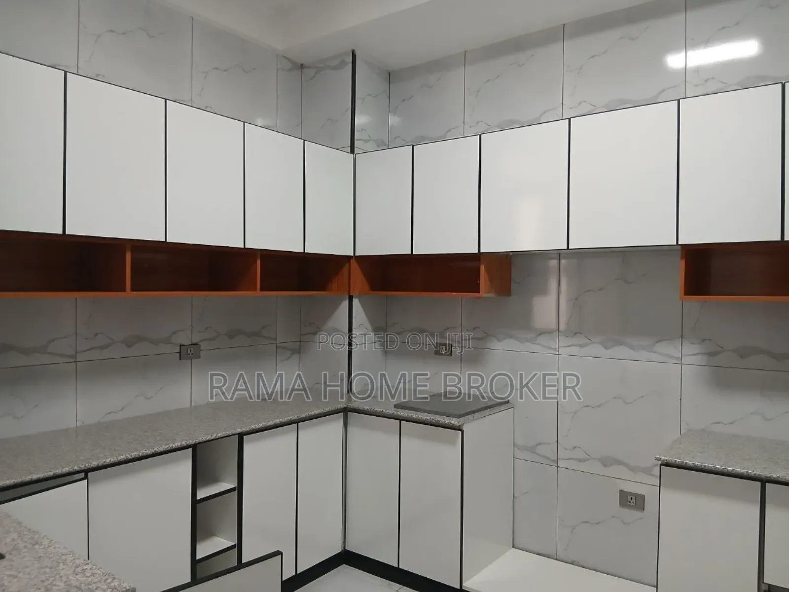 Furnished 9bdrm Apartment in ጃክሮስ ሚታ, Yeka for sale