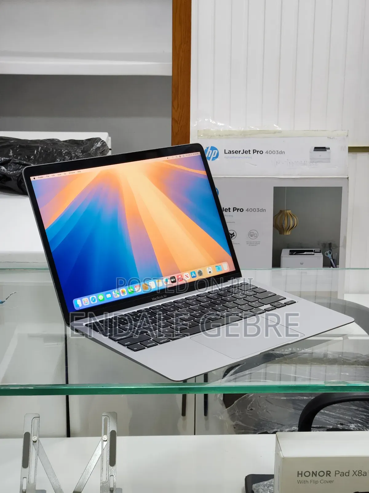 New Laptop Apple MacBook Air 2020 8GB Intel Core i3 SSD 256GB