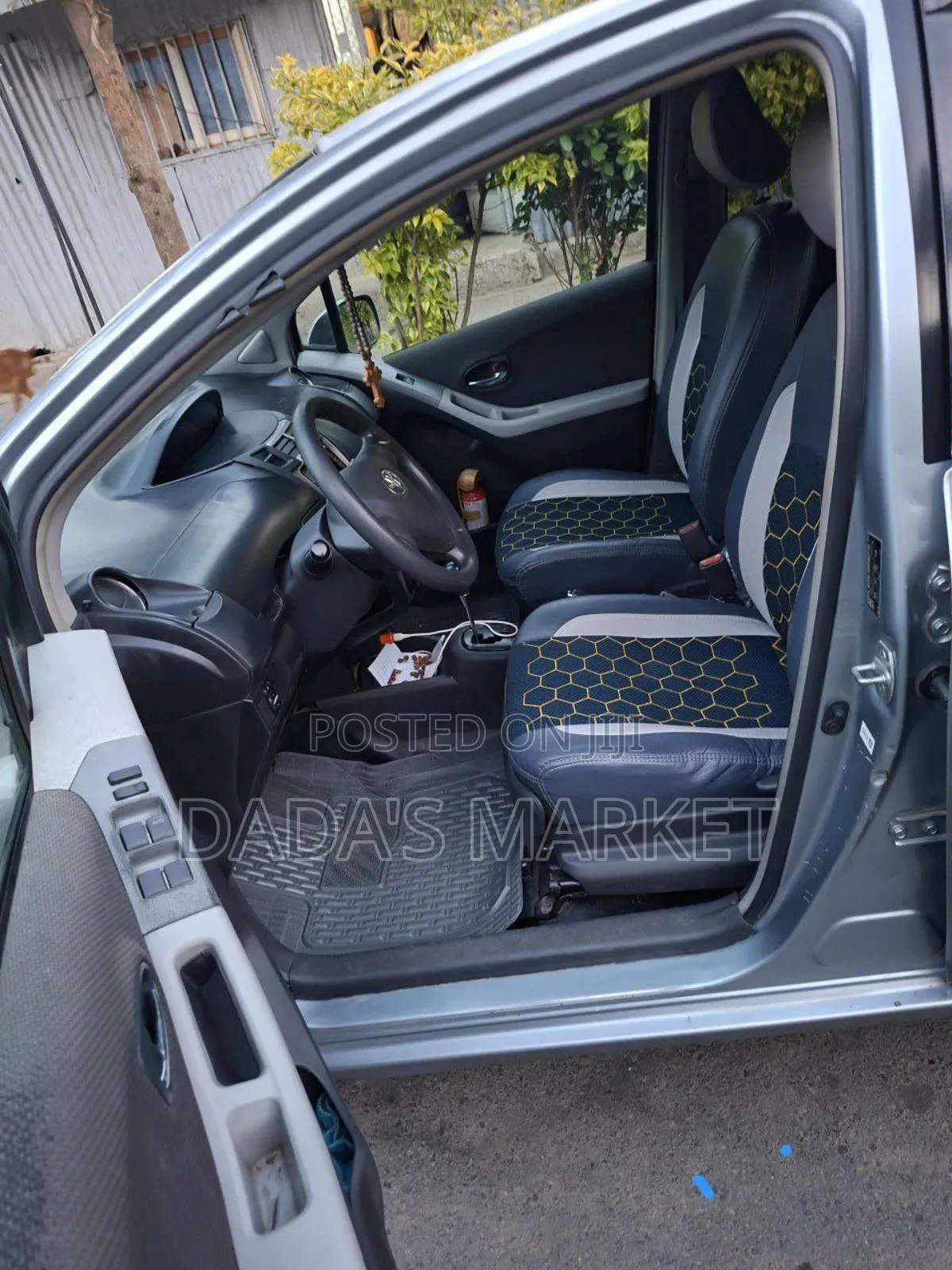 Toyota Yaris 2010 Gray