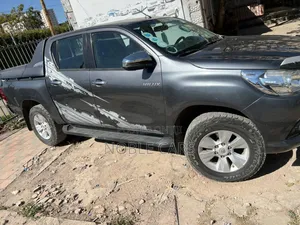 Toyota Hilux Revo Double Cab Petrol 2.7 AWD 2019 Gray