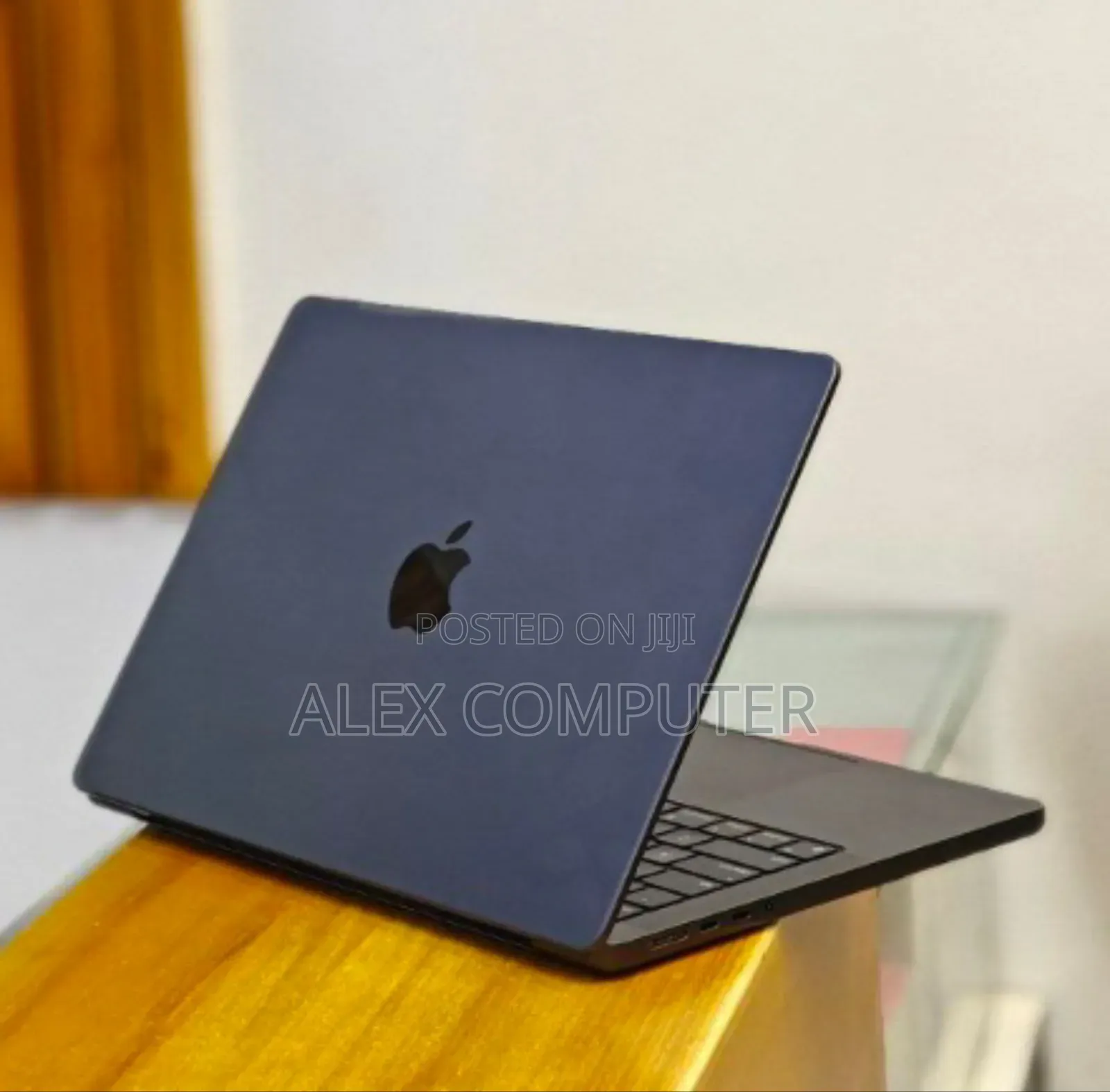 New Laptop Apple MacBook Pro M1 18GB Apple M1 Pro SSD 512GB