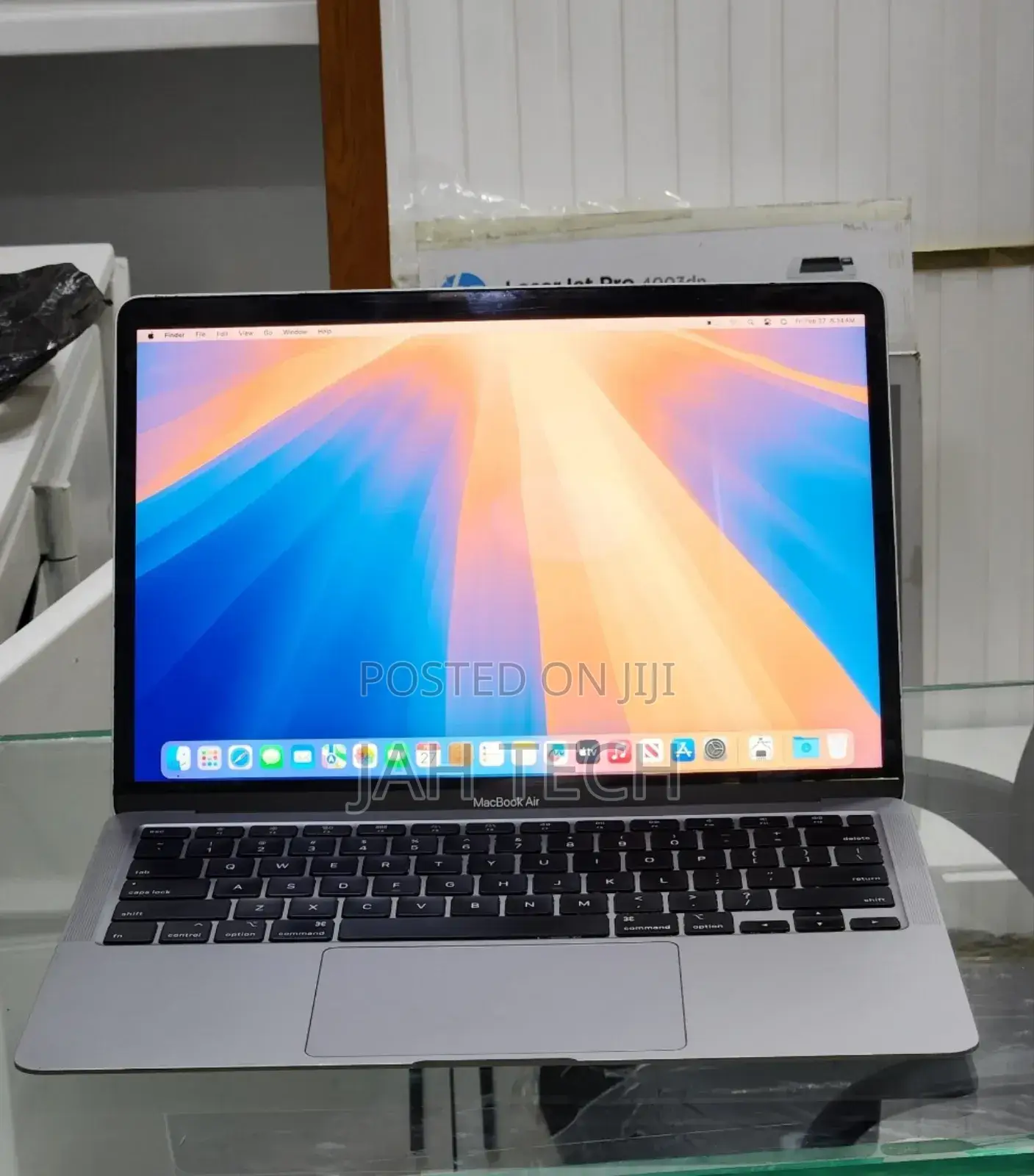 New Laptop Apple MacBook 2020 8GB Intel Core i3 SSD 256GB