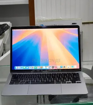 New Laptop Apple MacBook 2020 8GB Intel Core i3 SSD 256GB