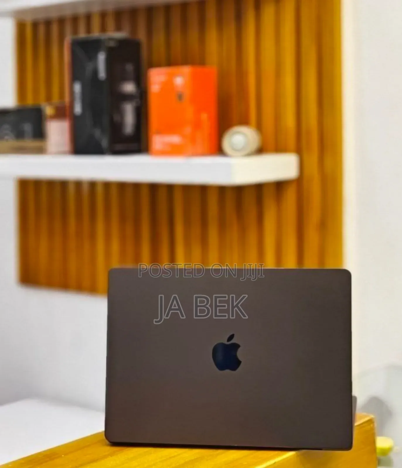 New Apple MacBook Pro 2023 M3 14-inch 18GB Apple M3 Pro SSD 512GB