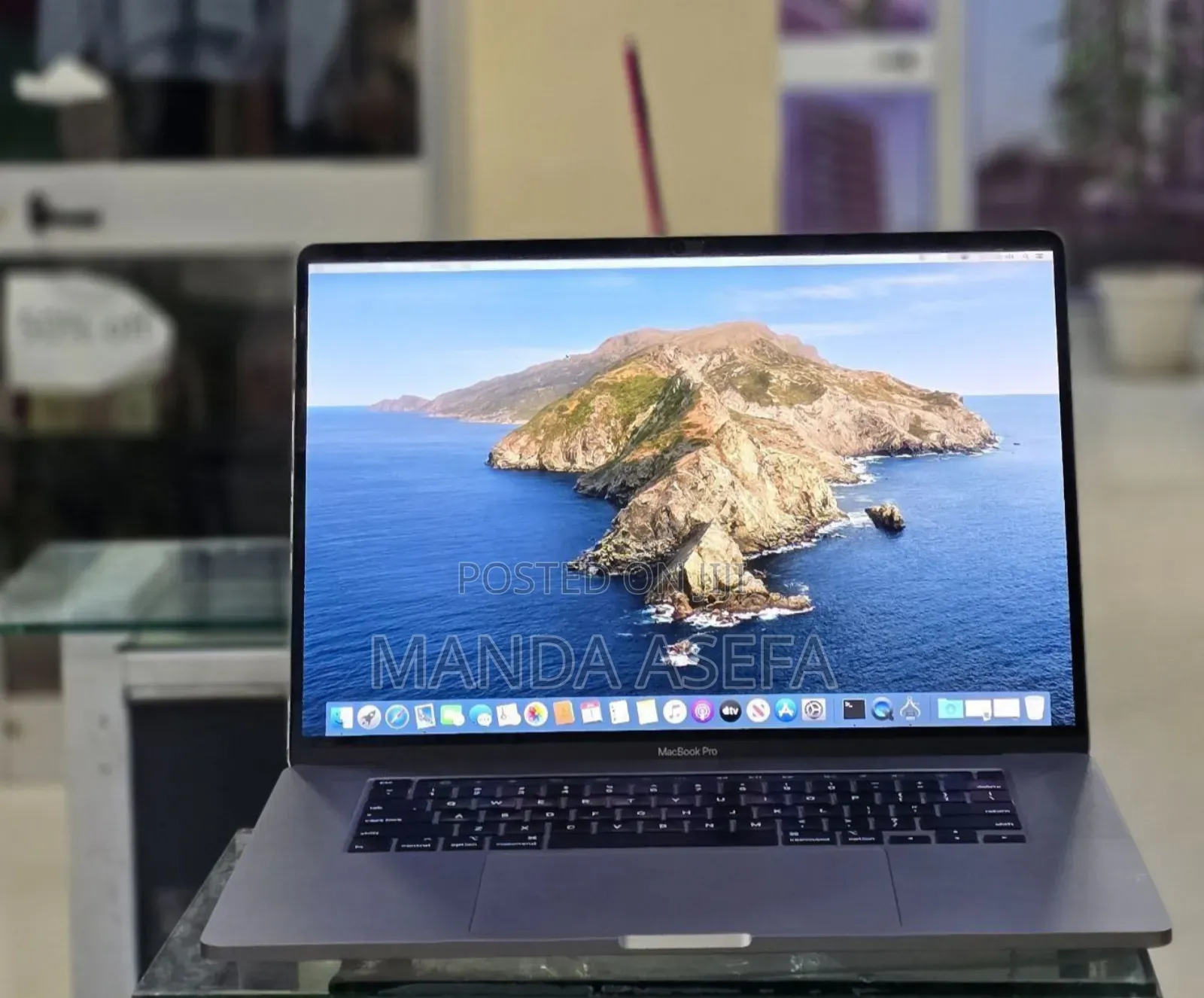 New Laptop Apple MacBook Pro 2019 16GB Intel Core i7 SSD 512GB